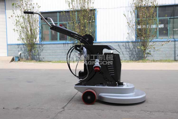 拋光機(jī)是為了讓地面表面有光澤，需要先研磨后才可以拋光。拋光分為粗拋和精拋，這時候可以使用拋光機(jī)，配合拋光墊，提高地面的光澤度。高速地坪拋光機(jī)讓你輕松完成地坪拋光工作，提高地坪亮度。