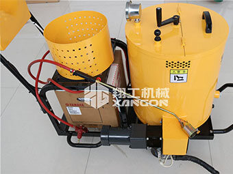 翔工瀝青灌縫機(jī)打造競爭優(yōu)勢，在養(yǎng)護(hù)設(shè)備市場中脫穎而出