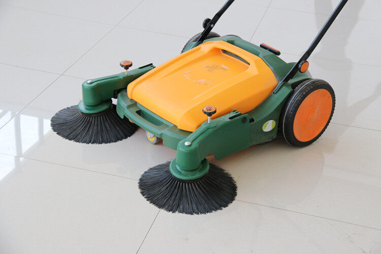 工廠地面選擇掃地機還是洗地機比較合適？